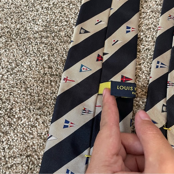 Louis Vuitton Cup Rare Authentic Silk Tie - Picture 7 of 7